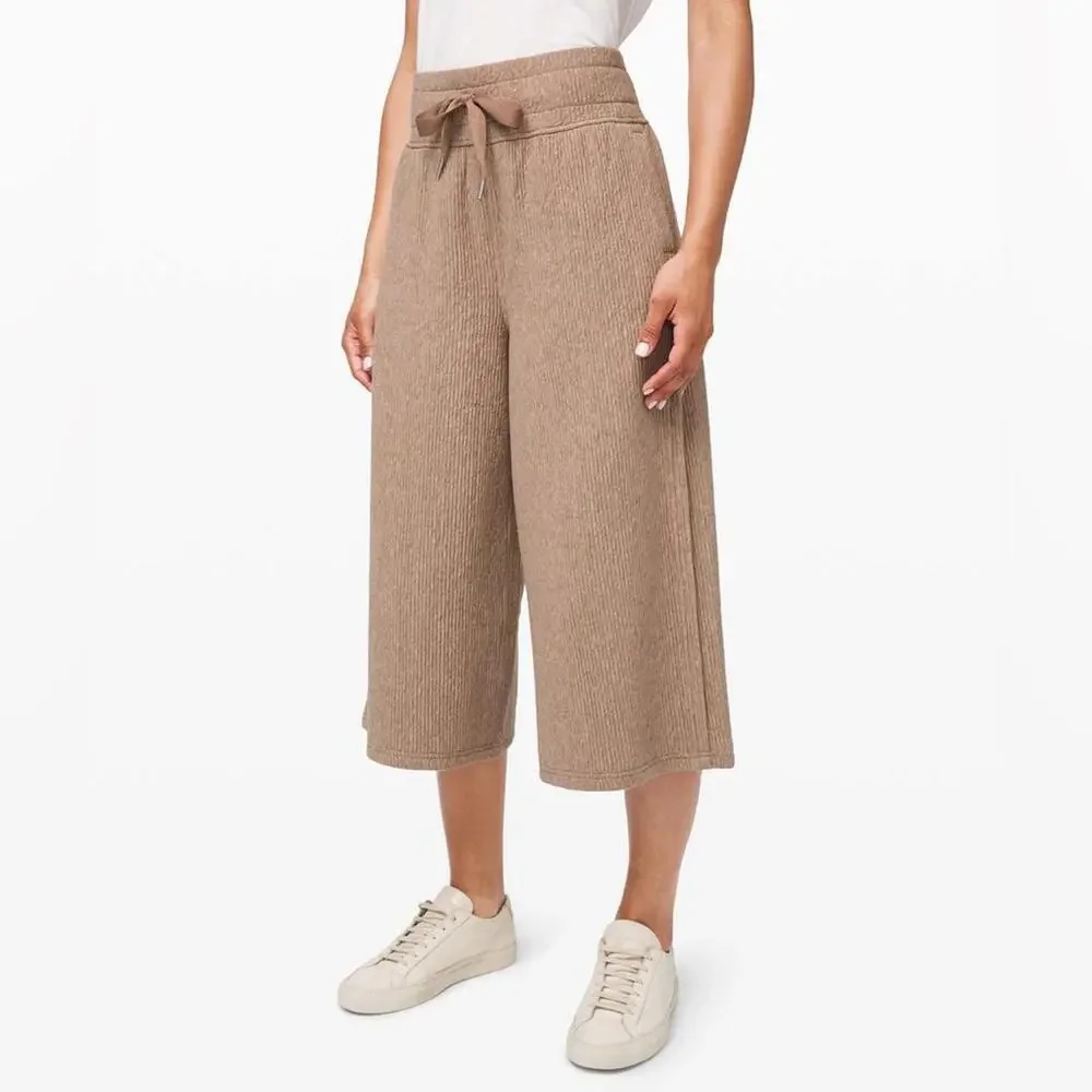 1 Lululemon Retreat Yourself Crop - Heathered Soft Sand - Picture 4 of 9